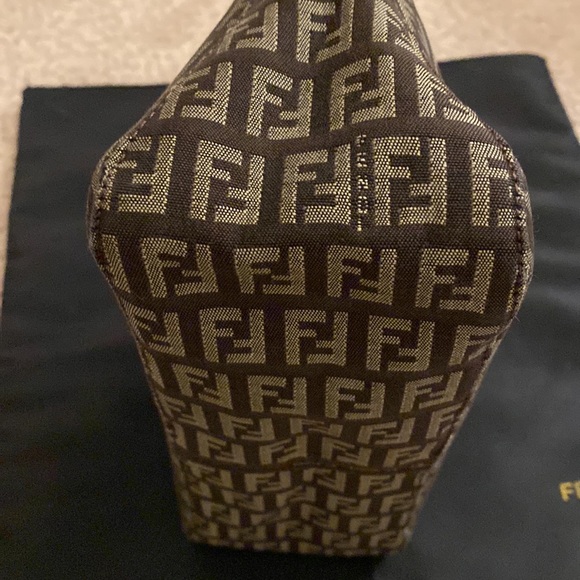 Fendi Vintage Shoulder Bag - Picture 7 of 16